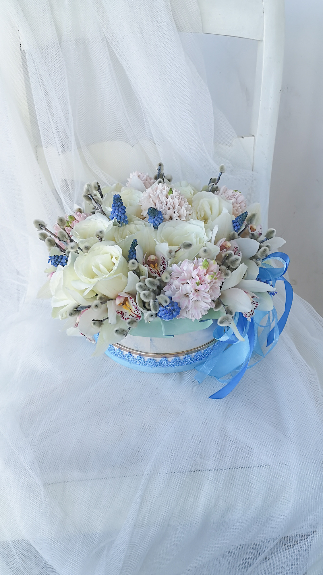 Ziedu pušķi kastē. Event design, decoration, floristry, gift, Irina Novika, Riga, Latvia