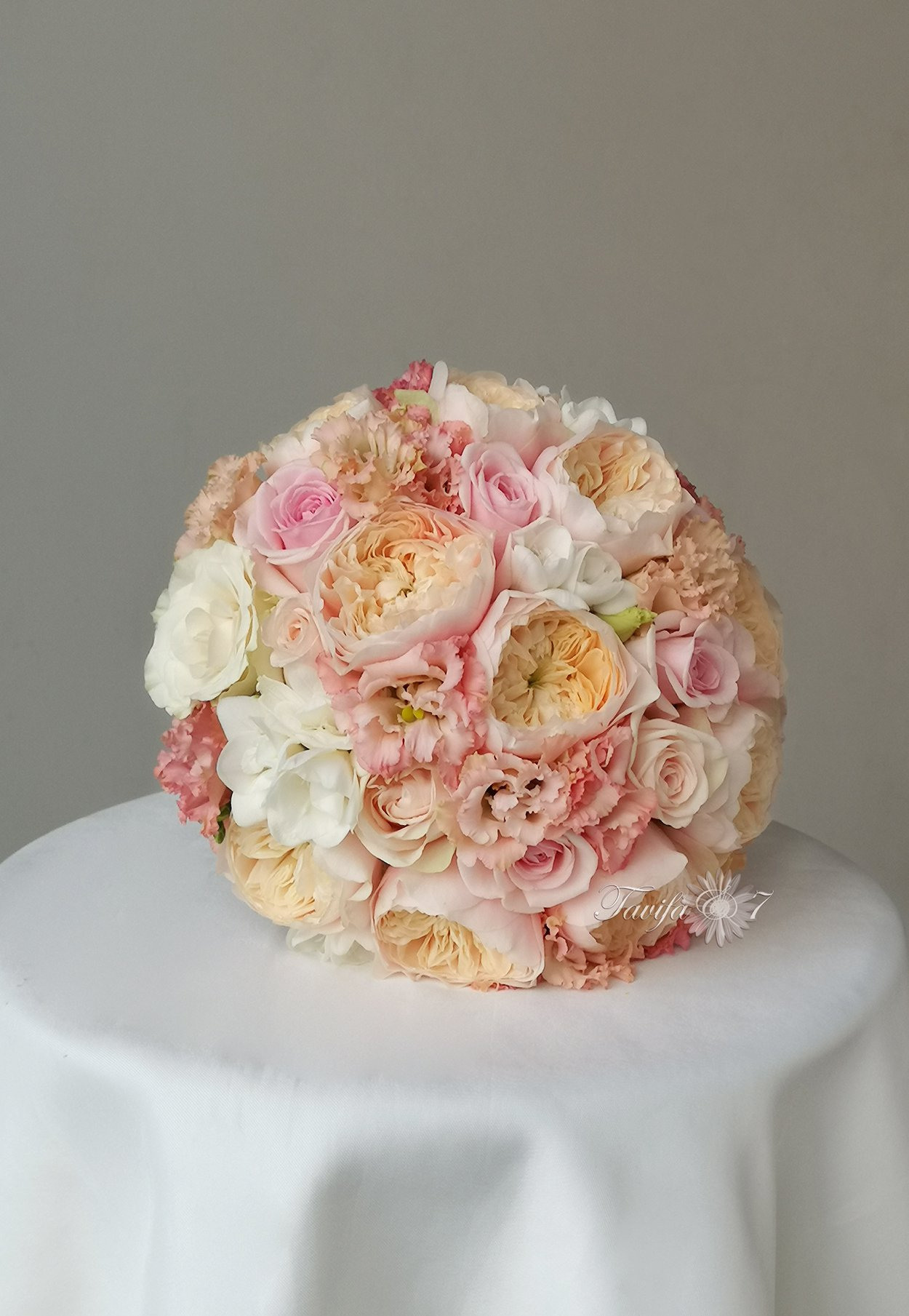 Līgavas pušķi pudera, persiku toņos. Event design, decoration, floristry, gift, Irina Novika, Riga, Latvia