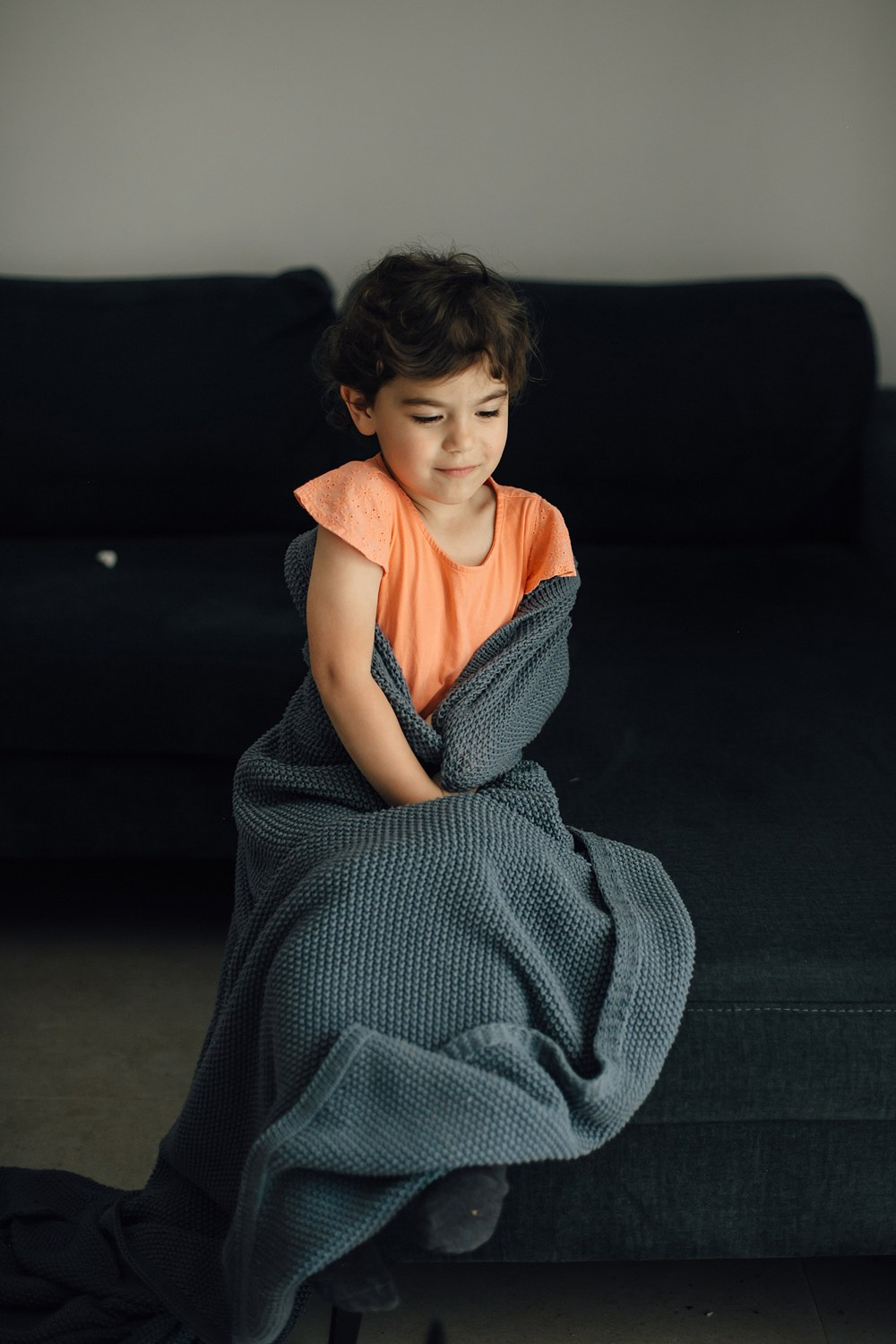 Mom&daughter at home. Family photographer in Israel