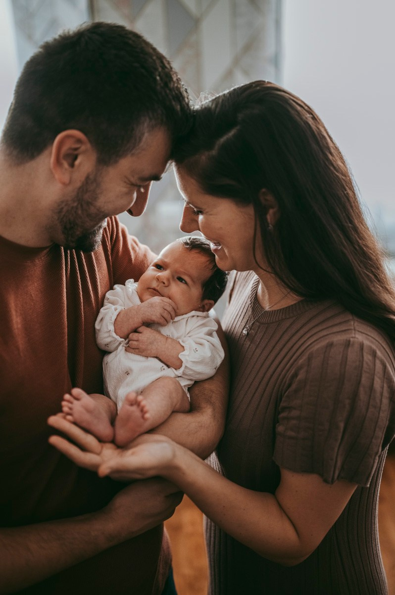 Katarina, Dejan, Petra i Julija / porodicno fotografisanje kod kuce. Deciji i porodicni fotograf u Beogradu Oksana Skendzic