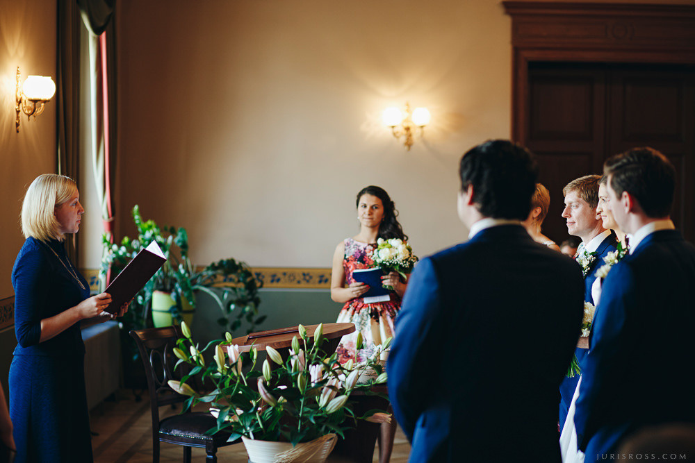 Agenturas Mīlestība organizētās kāzas Kuldīgā, balta volga un svinības