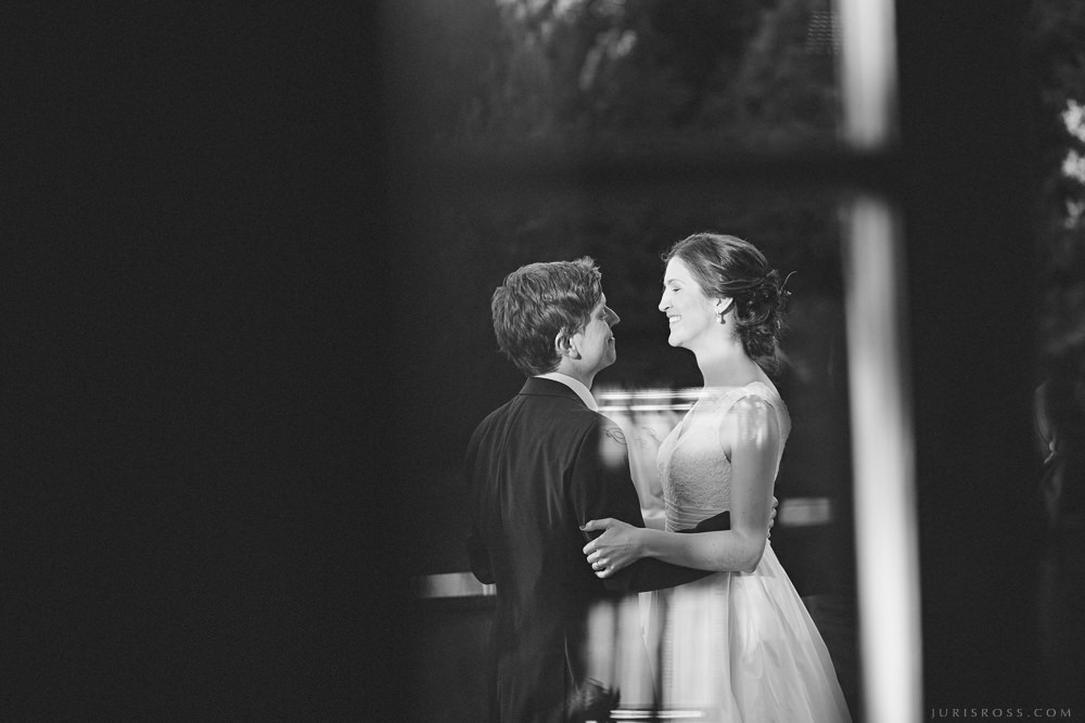 Agenturas Mīlestība organizētās kāzas Kuldīgā, balta volga un svinības