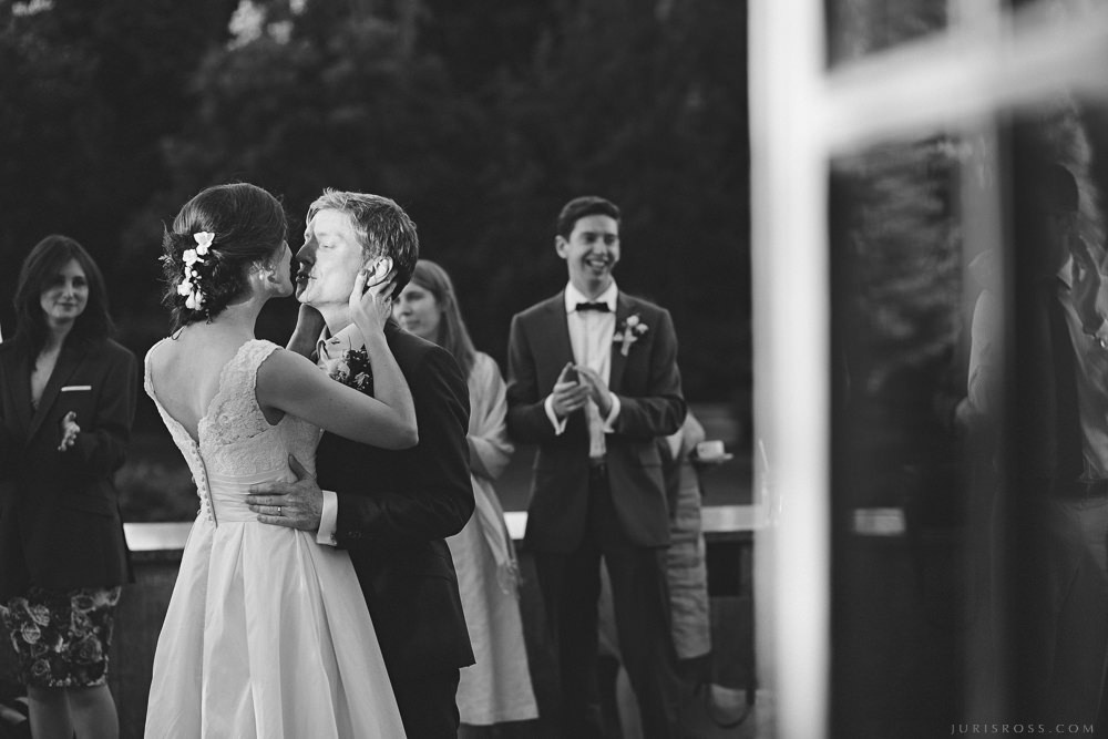 Agenturas Mīlestība organizētās kāzas Kuldīgā, balta volga un svinības