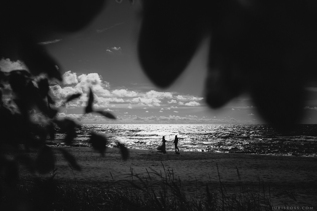 Kāzu solījums vējainā jūras krastā un mielasts romantiskā Liepupes mui