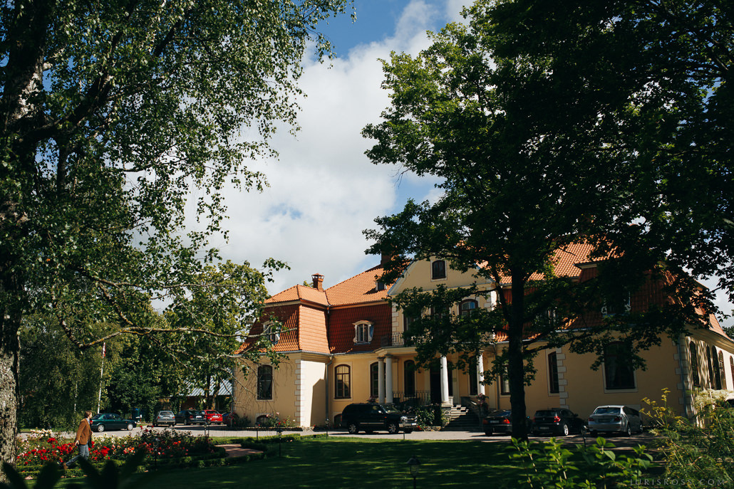 Kāzu solījums vējainā jūras krastā un mielasts romantiskā Liepupes mui