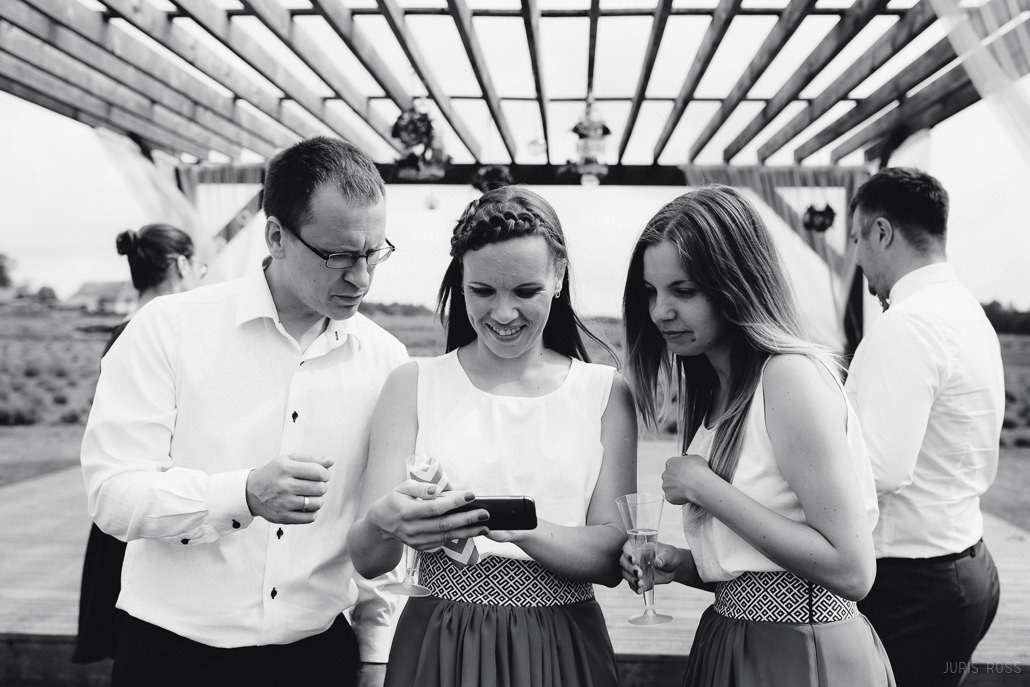 Kāzu diena ar lavandas aromātu Vidzemes lavandu audzētavā un svinības