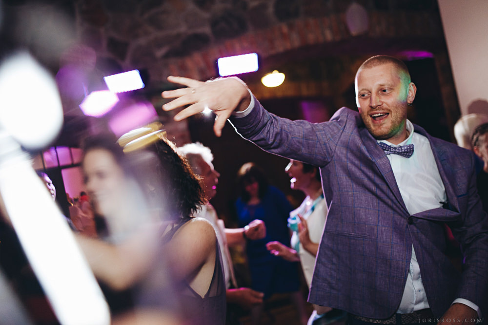 Agenturas Mīlestība organizētās kāzas Kuldīgā, balta volga un svinības