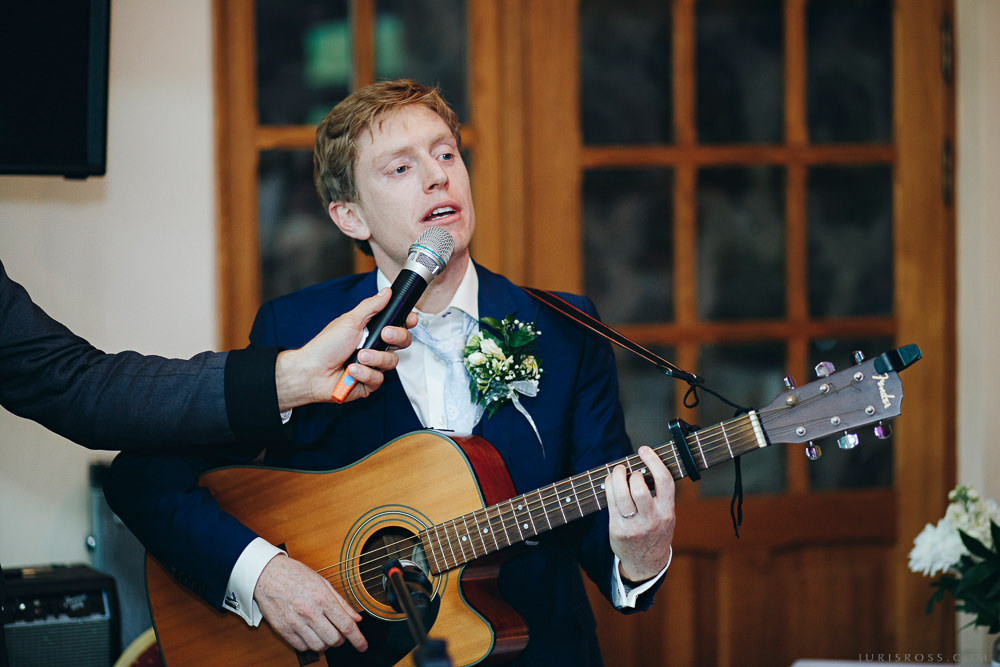 Agenturas Mīlestība organizētās kāzas Kuldīgā, balta volga un svinības