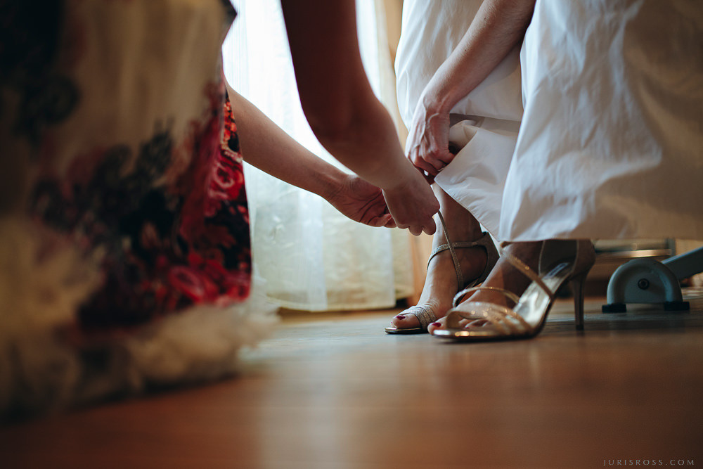 Agenturas Mīlestība organizētās kāzas Kuldīgā, balta volga un svinības