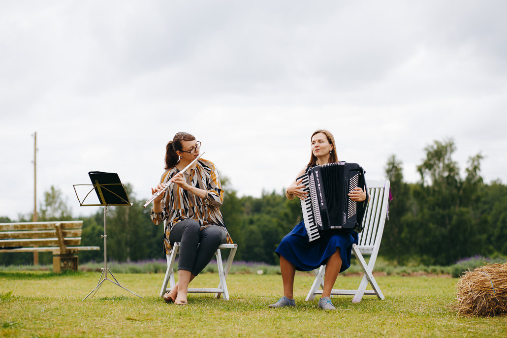 Kāzu diena ar lavandas aromātu Vidzemes lavandu audzētavā un svinības