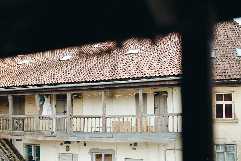 Agenturas Mīlestība organizētās kāzas Kuldīgā, balta volga un svinības