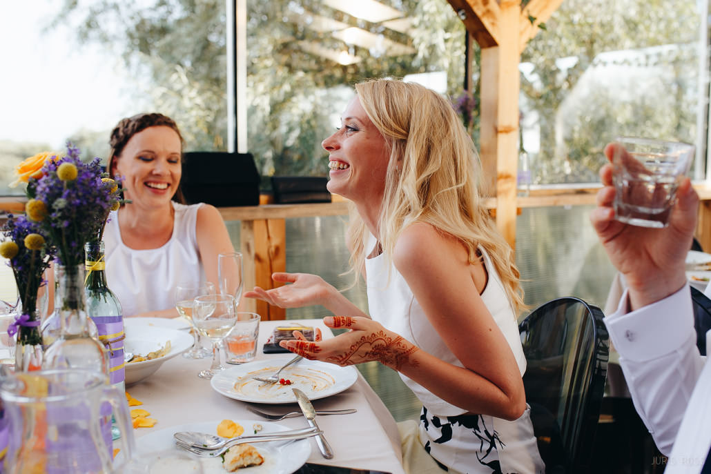 Kāzu diena ar lavandas aromātu Vidzemes lavandu audzētavā un svinības