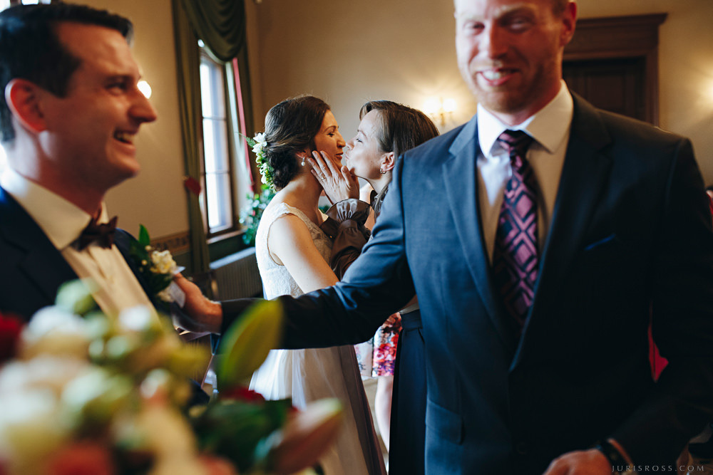 Agenturas Mīlestība organizētās kāzas Kuldīgā, balta volga un svinības