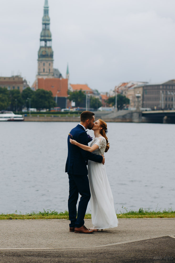 Kāzu diena ar lavandas aromātu Vidzemes lavandu audzētavā un svinības