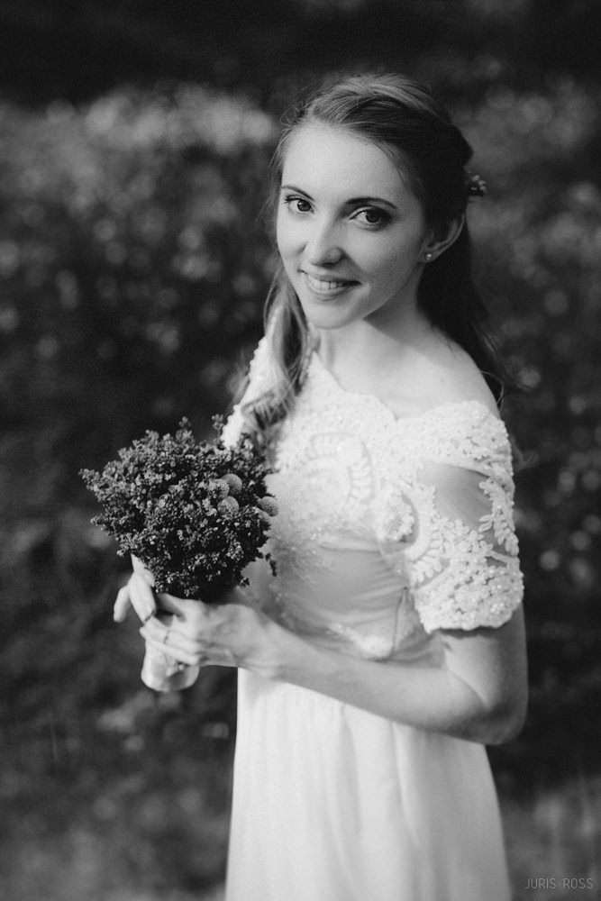 Kāzu diena ar lavandas aromātu Vidzemes lavandu audzētavā un svinības