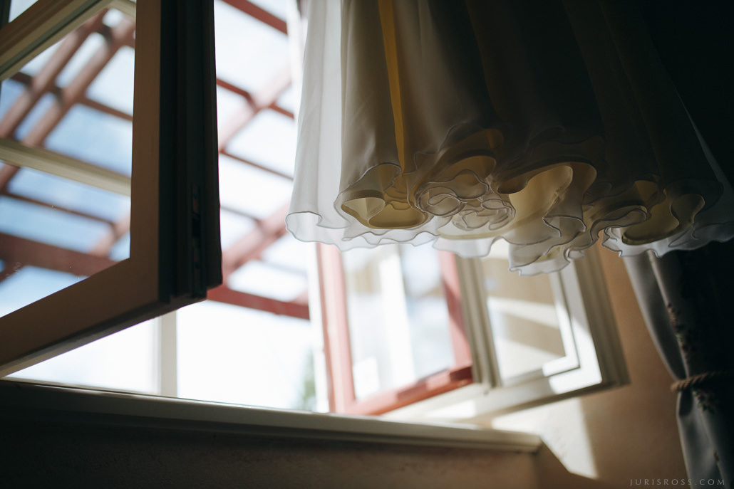 Kāzu solījums vējainā jūras krastā un mielasts romantiskā Liepupes mui