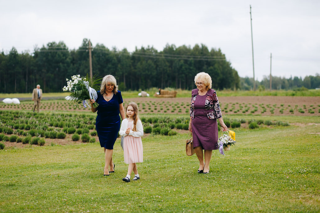 Kāzu diena ar lavandas aromātu Vidzemes lavandu audzētavā un svinības