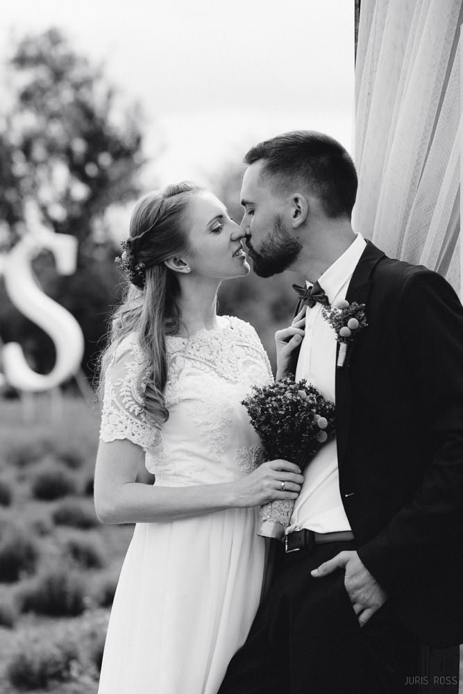 Kāzu diena ar lavandas aromātu Vidzemes lavandu audzētavā un svinības