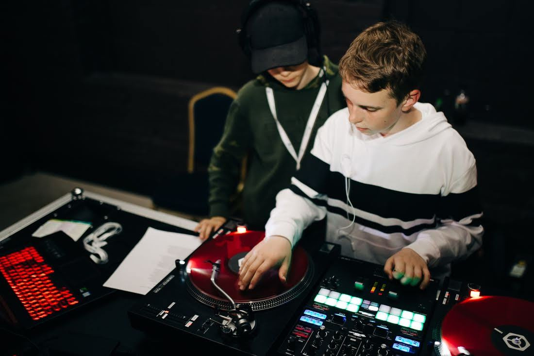 Biohakeru konference 2019 RISEBA hallē par miegu, uzturu, gavēšanu, rū