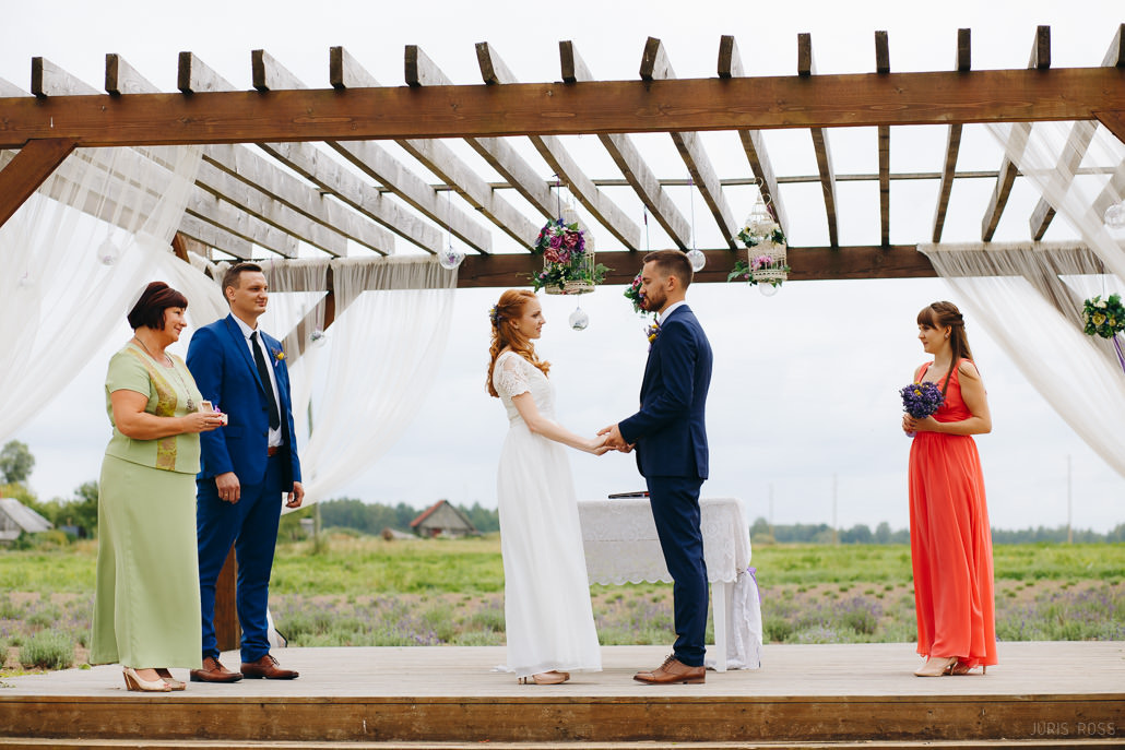 Kāzu diena ar lavandas aromātu Vidzemes lavandu audzētavā un svinības