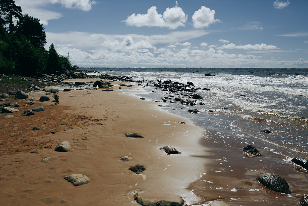 Kāzu solījums vējainā jūras krastā un mielasts romantiskā Liepupes mui