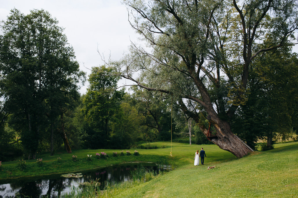 Kāzu diena ar lavandas aromātu Vidzemes lavandu audzētavā un svinības