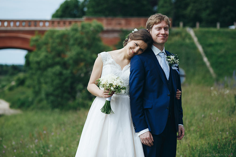 Agenturas Mīlestība organizētās kāzas Kuldīgā, balta volga un svinības