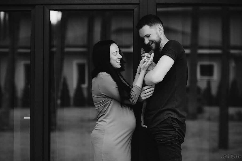 Gaidību fotosesija Jūrmalā ar  ģitāru un ģimenes mīluli kaķi