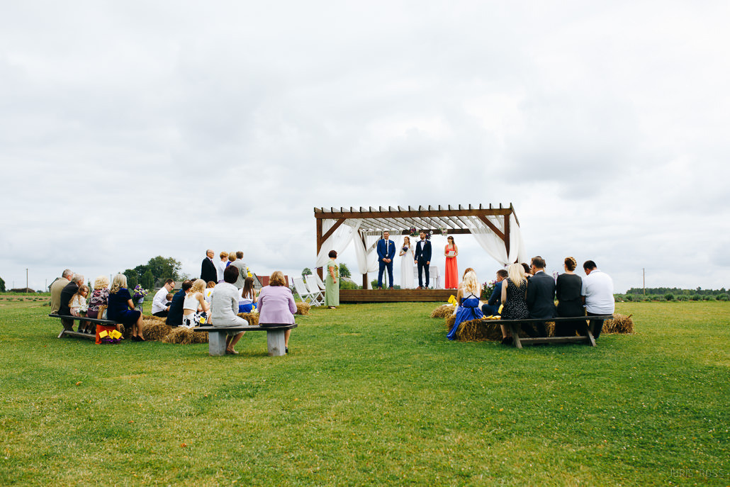 Kāzu diena ar lavandas aromātu Vidzemes lavandu audzētavā un svinības