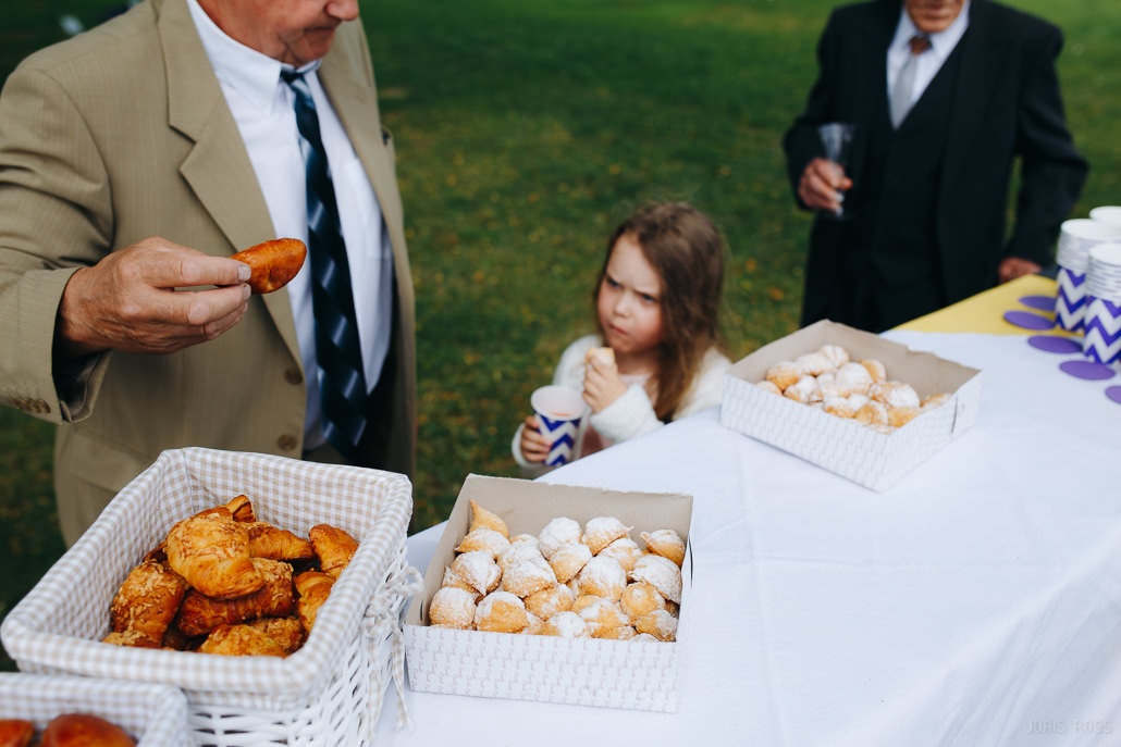 Kāzu diena ar lavandas aromātu Vidzemes lavandu audzētavā un svinības