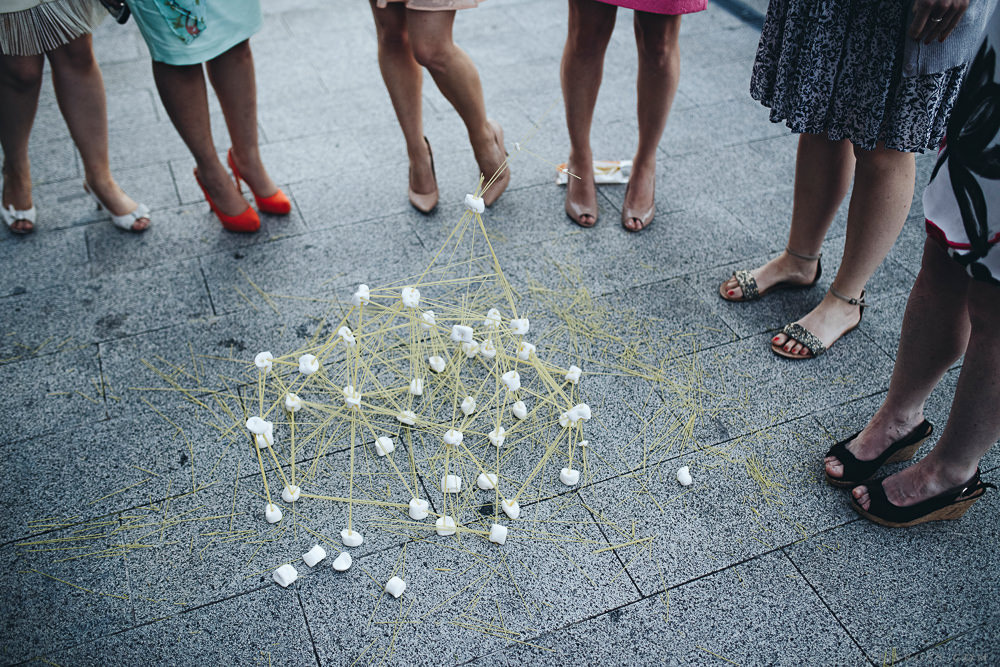 Agenturas Mīlestība organizētās kāzas Kuldīgā, balta volga un svinības