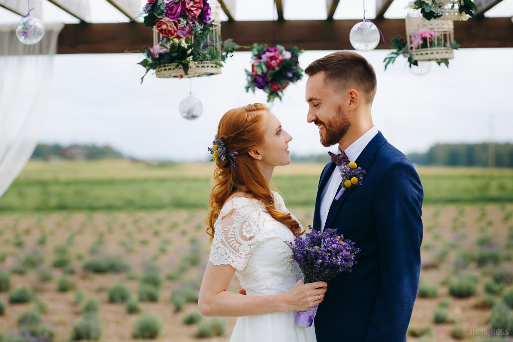Kāzu diena ar lavandas aromātu Vidzemes lavandu audzētavā un svinības