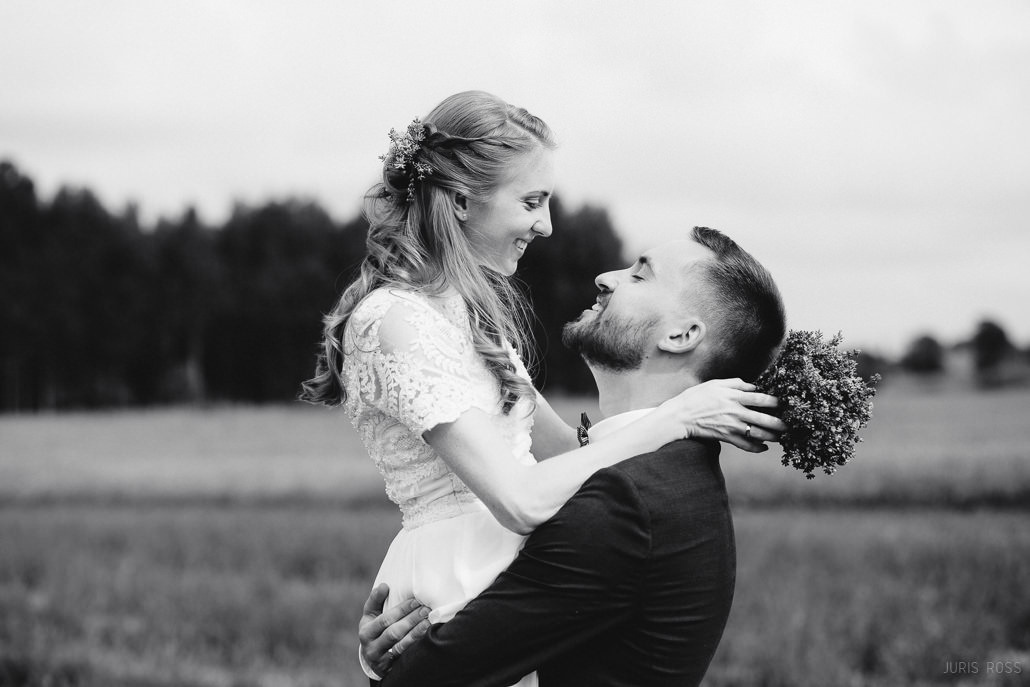 Kāzu diena ar lavandas aromātu Vidzemes lavandu audzētavā un svinības