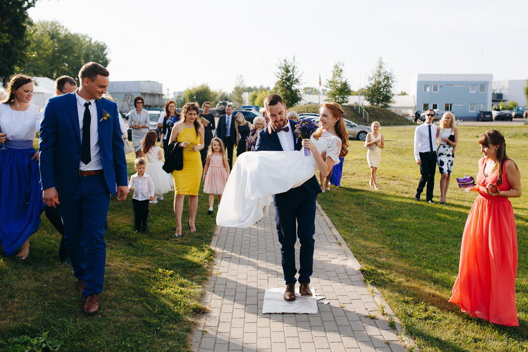 Kāzu diena ar lavandas aromātu Vidzemes lavandu audzētavā un svinības