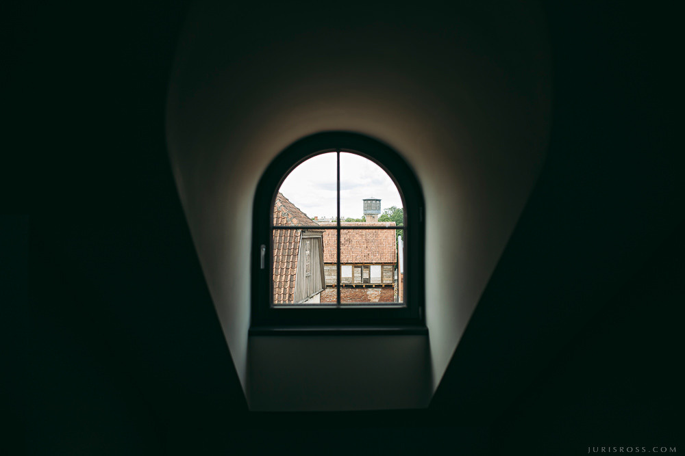 Agenturas Mīlestība organizētās kāzas Kuldīgā, balta volga un svinības