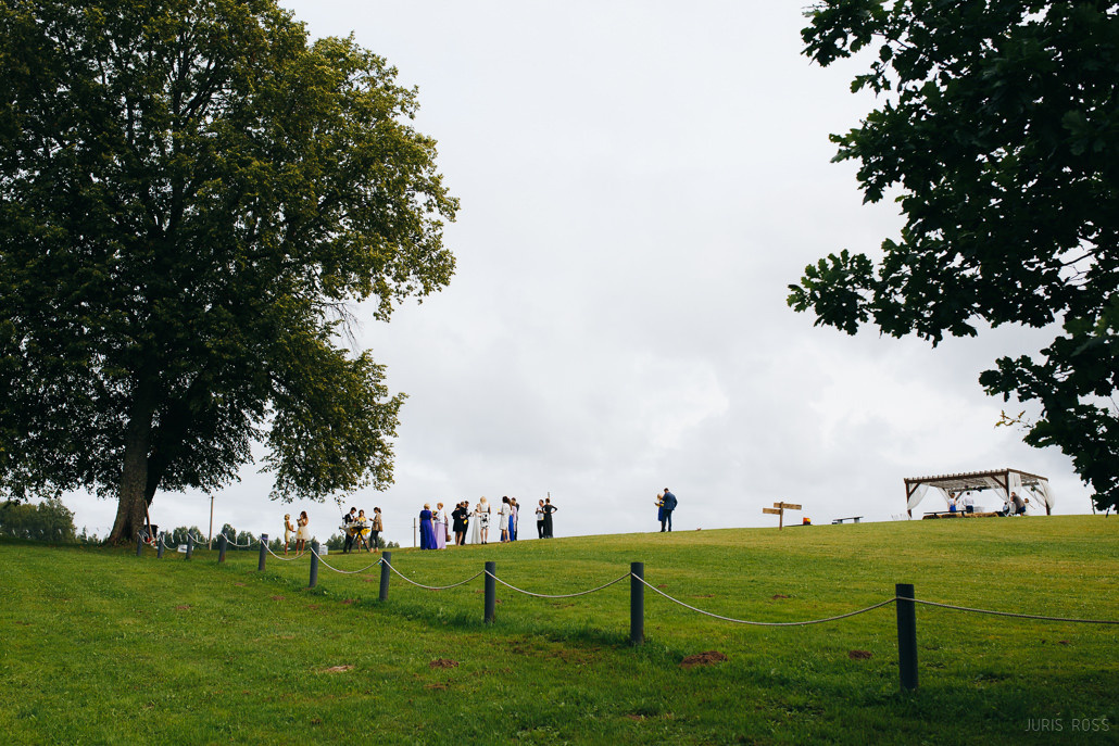 Kāzu diena ar lavandas aromātu Vidzemes lavandu audzētavā un svinības