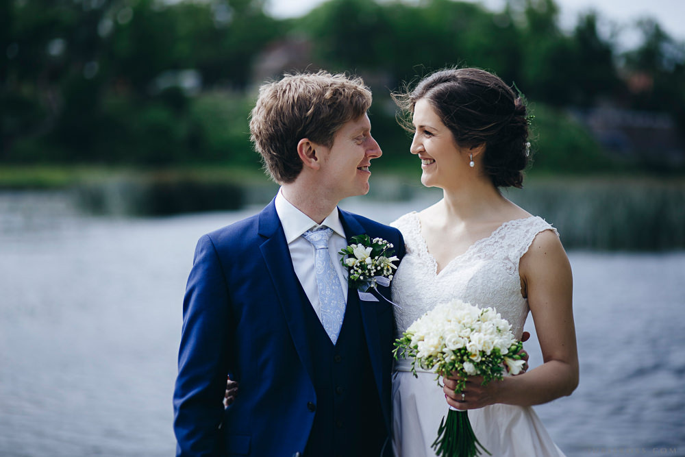 Agenturas Mīlestība organizētās kāzas Kuldīgā, balta volga un svinības