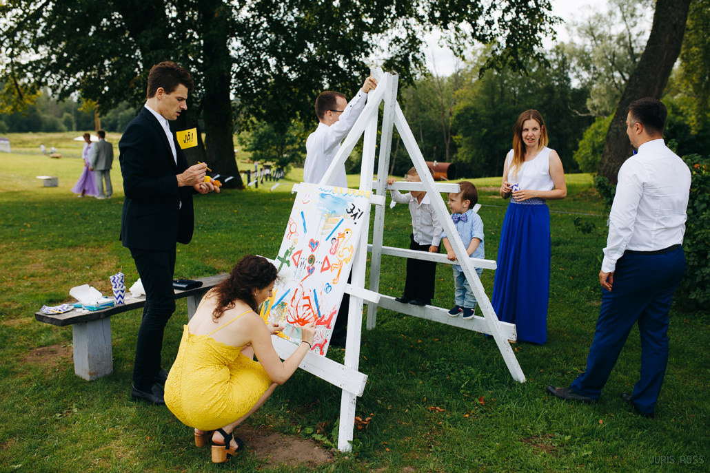 Kāzu diena ar lavandas aromātu Vidzemes lavandu audzētavā un svinības