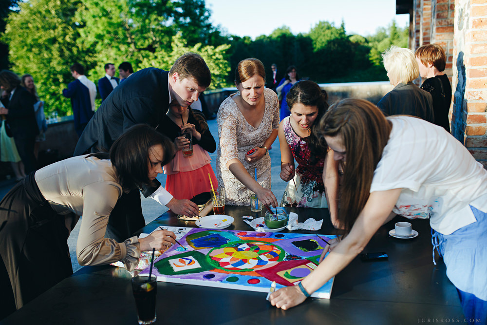 Agenturas Mīlestība organizētās kāzas Kuldīgā, balta volga un svinības