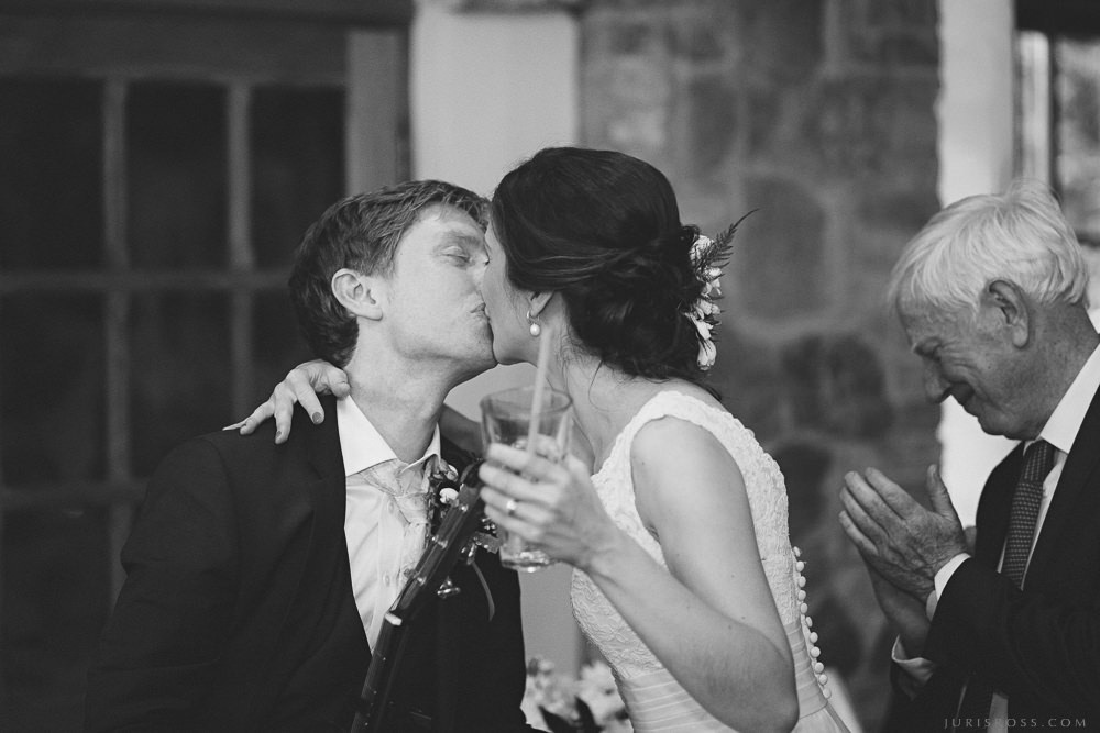 Agenturas Mīlestība organizētās kāzas Kuldīgā, balta volga un svinības