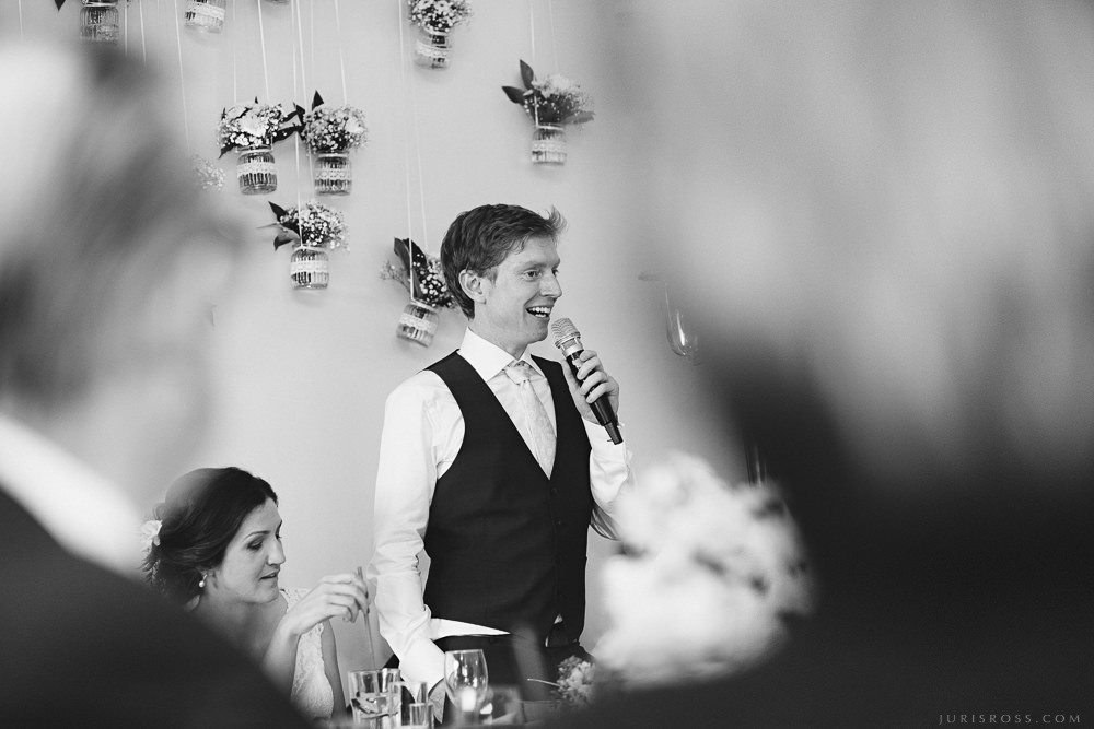 Agenturas Mīlestība organizētās kāzas Kuldīgā, balta volga un svinības