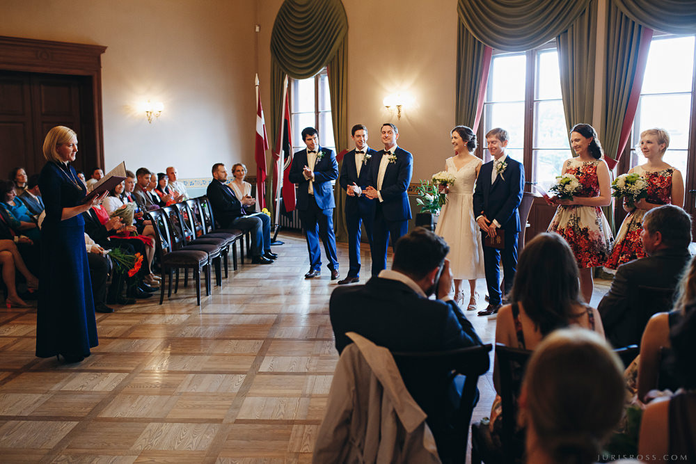 Agenturas Mīlestība organizētās kāzas Kuldīgā, balta volga un svinības