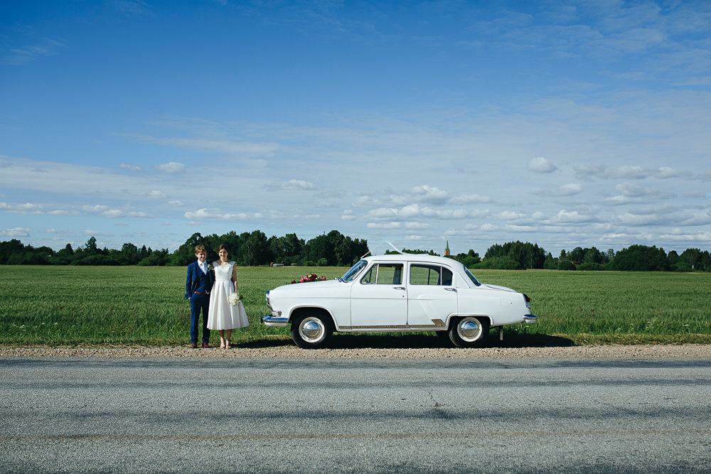 Agenturas Mīlestība organizētās kāzas Kuldīgā, balta volga un svinības