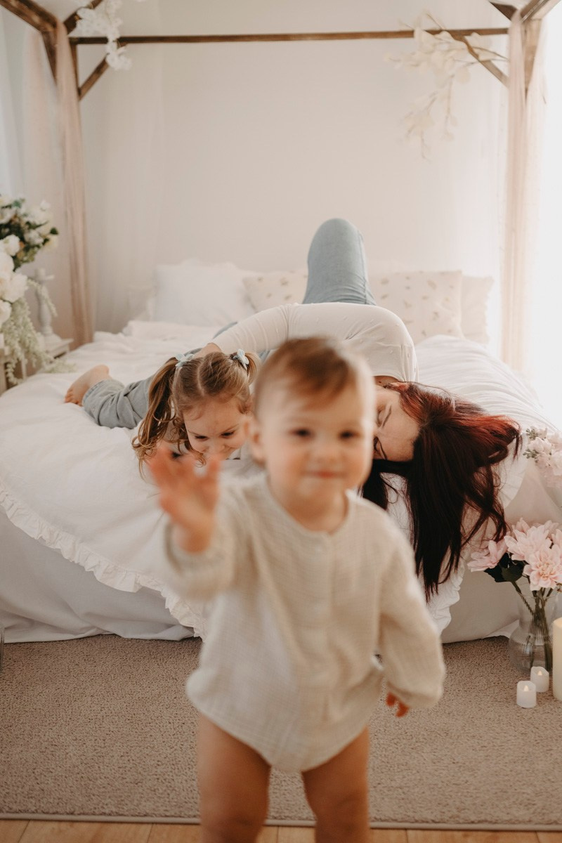 Miljana, Danka i Ilija — fotografisanje MAMINO. Deciji i porodicni fotograf u Beogradu Oksana Skendzic