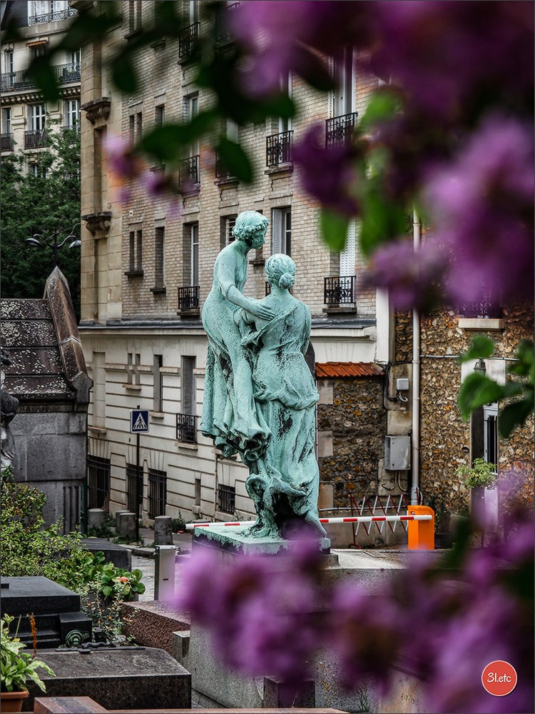 Saint-Vensant cemetery in Paris near Montmartre. Photographe à Strasbourg | Portraits, Studio, Enfants, Événements