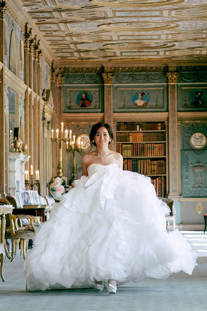 A gorgeous Hong Kong bride walks proudly through the Syon House in London.