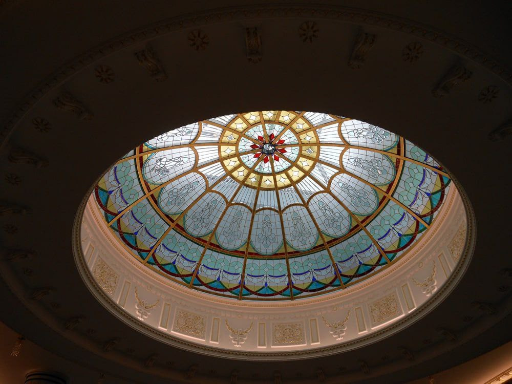 La Vitrage UAE. Professional Artist, teacher of art, Artistic Photographer In Dubai (U