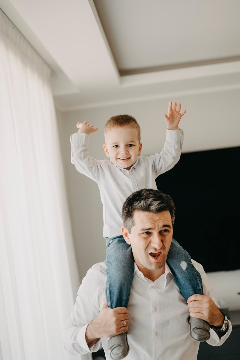 Fotografisanje bebe kod kuce — Milana, Milos, Marko i Mila. Deciji i porodicni fotograf u Beogradu Oksana Skendzic