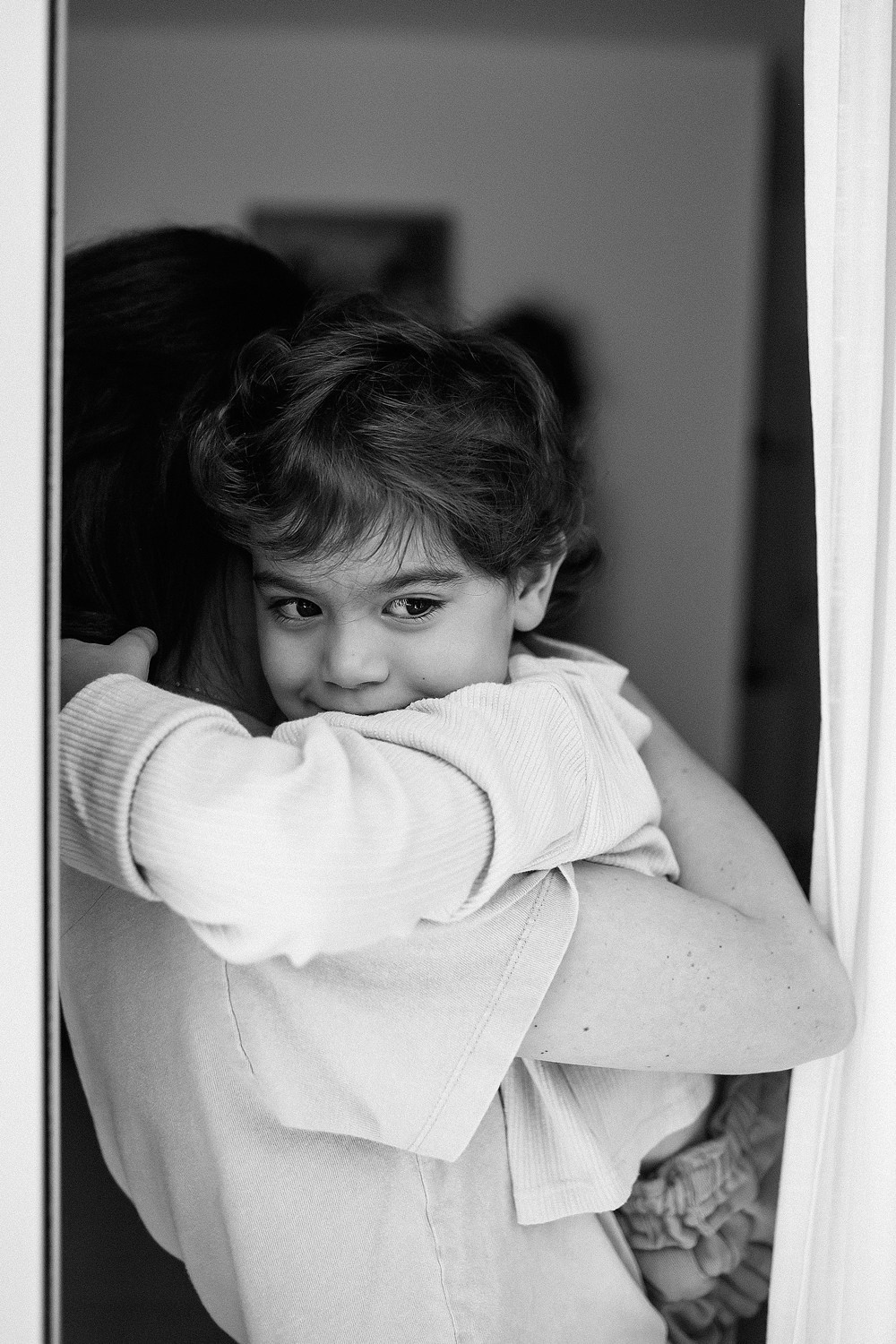 Mom&daughter at home. Family photographer in Israel
