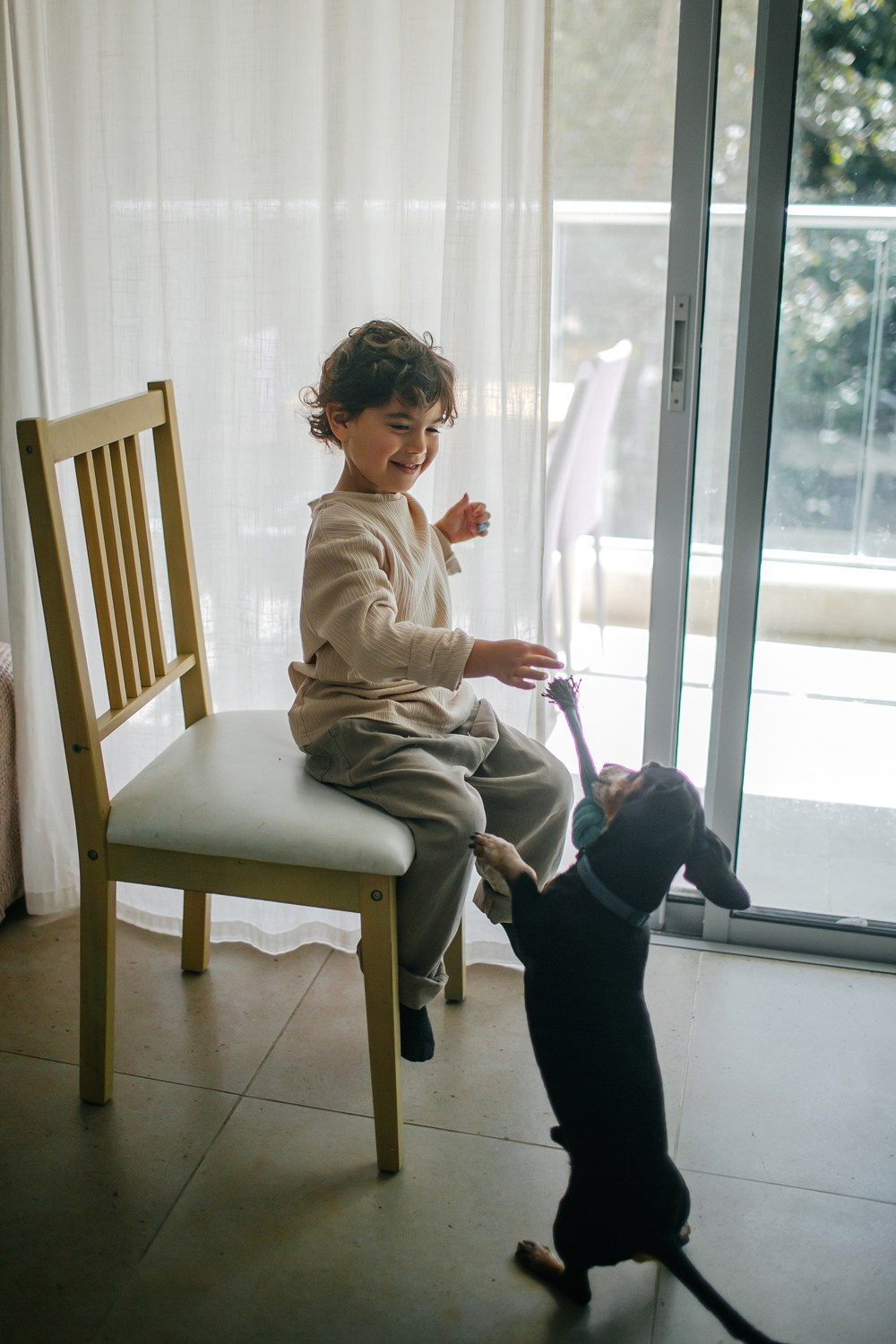 Mom&daughter at home. Family photographer in Israel
